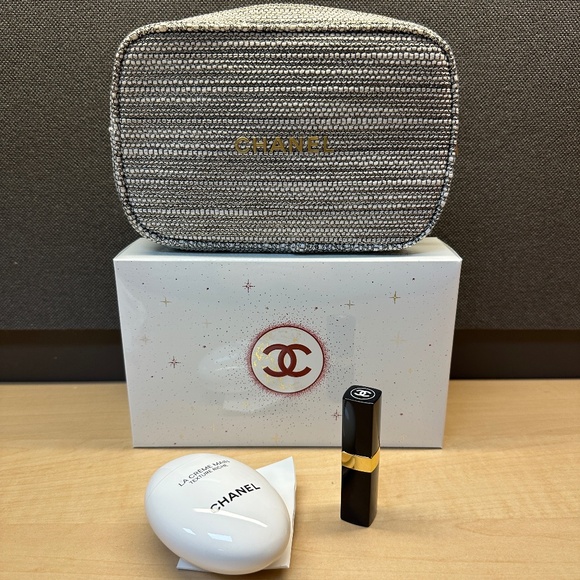 NWT! CHANEL HYDRATION ON-HAND Essentials Holiday Set With Hand Cream & Lip Balm